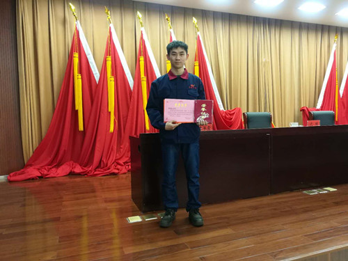 鄧輝武榮獲天寧區(qū)崗位操作能手